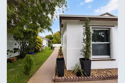 20776 NW 1st St, Pembroke Pines, FL 33029 - Photo 2