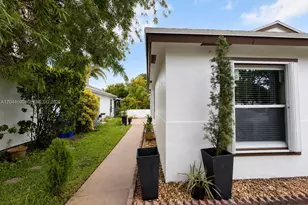 20776 NW 1st St, Pembroke Pines, FL 33029 - Photo 2