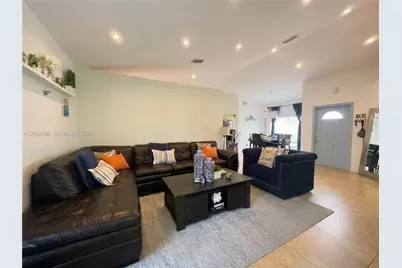 20776 NW 1st St, Pembroke Pines, FL 33029 - Photo 16
