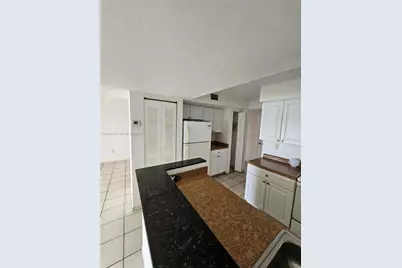 20 San Simeon Way #111, Miami, FL 33179 - Photo 8