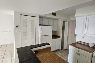 20 San Simeon Way, Miami, FL 33179 - Photo 8