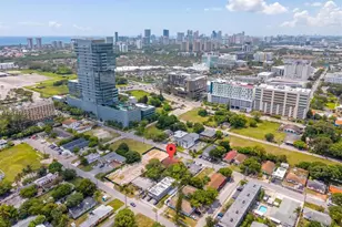 211 SE 10th St, Hallandale Beach, FL 33009 - Photo 28