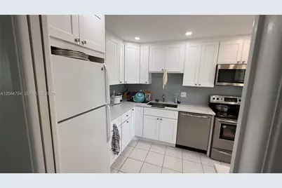 2901 S Palm Aire Dr #408, Pompano Beach, FL 33069 - Photo 6