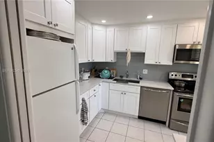 2901 S Palm Aire Dr, Pompano Beach, FL 33069 - Photo 6