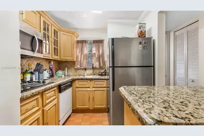 110 Fontainebleau Blvd #101, Miami, FL 33172 - Photo 4