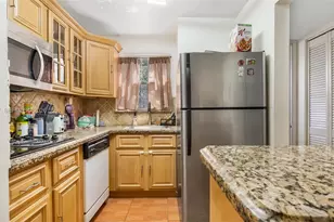 110 Fontainebleau Blvd, Miami, FL 33172 - Photo 4