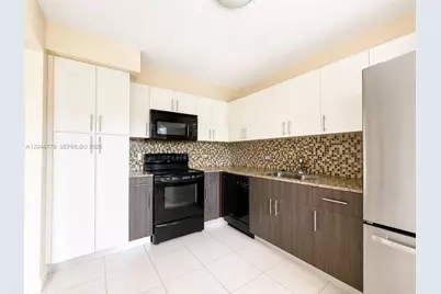 405 Lakeview Dr #202, Weston, FL 33326 - Photo 1