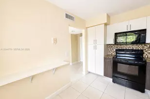 405 Lakeview Dr, Weston, FL 33326 - Photo 4