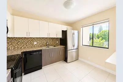 405 Lakeview Dr #202, Weston, FL 33326 - Photo 2