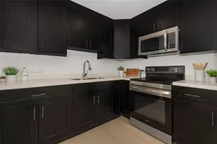 445 NE 195th St, Miami, FL 33179 - Photo 24