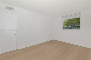 445 NE 195th St, Miami, FL 33179 - Photo 18