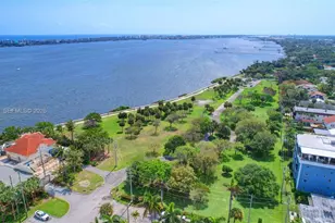 810 N 3rd Ave N, Lake Worth, FL 33460 - Photo 48
