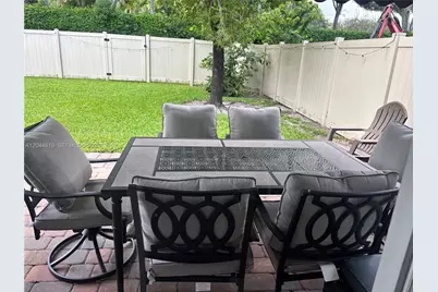 9109 Dupont Pl, Wellington, FL 33414 - Photo 10