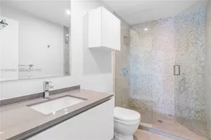 68 SE 6th St, Miami, FL 33131 - Photo 10