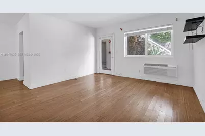 320 85th St #4, Miami Beach, FL 33141 - Photo 2