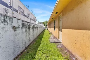812 NW 70th St, Miami, FL 33150 - Photo 4