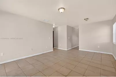 812 NW 70th St, Miami, FL 33150 - Photo 12