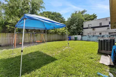812 NW 70th St, Miami, FL 33150 - Photo 6