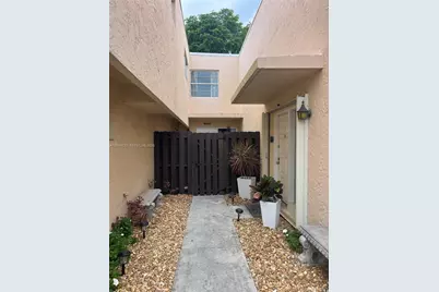 8925 NE 4 Avenue Rd #8925, Miami Shores, FL 33138 - Photo 1