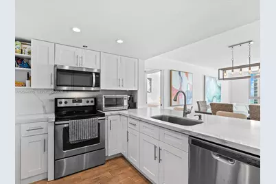 400 S Pointe Dr #1102, Miami Beach, FL 33139 - Photo 14