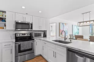 400 South Pointe Dr, Miami Beach, FL 33139 - Photo 14