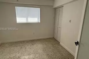 560 NW 1st St, Miami, FL 33128 - Photo 12