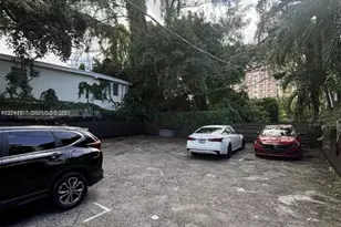 560 NW 1st St, Miami, FL 33128 - Photo 16