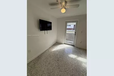560 NW 1st St #7, Miami, FL 33128 - Photo 8