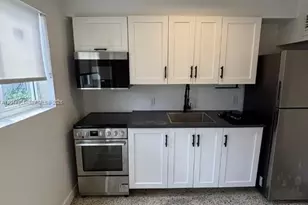 560 NW 1st St, Miami, FL 33128 - Photo 10