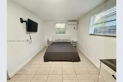 947 NE 149th St, Miami, FL 33161 - Photo 34