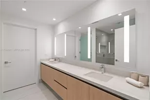 2411 Laguna Cir, Miami, FL 33181 - Photo 16