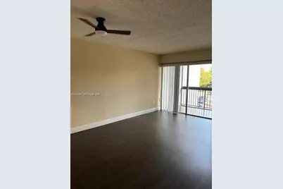 731 N Pine Island Rd #305, Plantation, FL 33324 - Photo 4