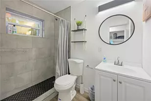 1730 NE 7th St, Fort Lauderdale, FL 33304 - Photo 2