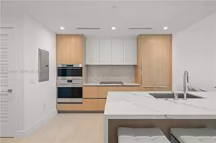 2411 Laguna Cir, Miami, FL 33181 - Photo 12