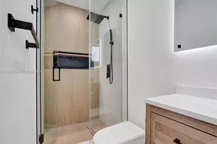 211 SW 64th Ave, Pembroke Pines, FL 33023 - Photo 16