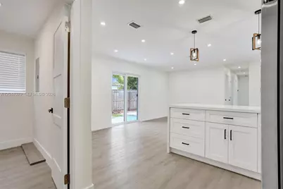 211 SW 64th Ave, Pembroke Pines, FL 33023 - Photo 10