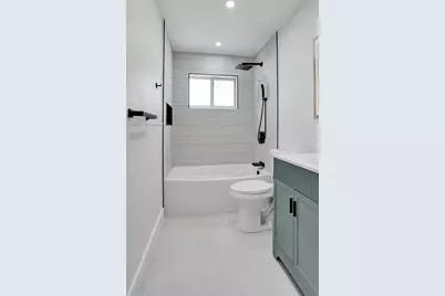 211 SW 64th Ave, Pembroke Pines, FL 33023 - Photo 18