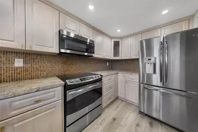 20 NW 87th Ave #A208, Miami, FL 33172 - Photo 4