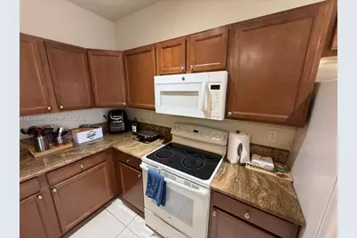 9572 SW 169th Pl #Main House, Miami, FL 33196 - Photo 2