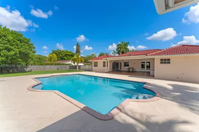 9900 SW 62nd St, Miami, FL 33173 - Photo 12