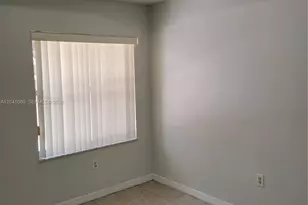 618 SW 106th Ave, Pembroke Pines, FL 33025 - Photo 2