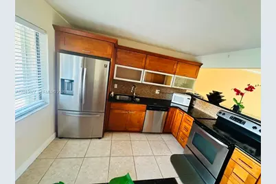 197 Lakeview Dr #105, Weston, FL 33326 - Photo 8