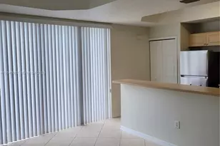 10691 SW 6th St, Pembroke Pines, FL 33025 - Photo 6