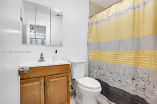 8020 N Colony Circle N, Tamarac, FL 33321 - Photo 10