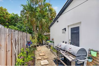 1131 N 75th Ave, Hollywood, FL 33024 - Photo 26