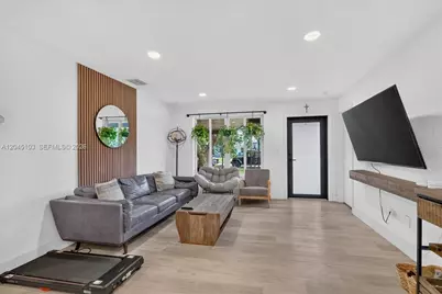 1131 N 75th Ave, Hollywood, FL 33024 - Photo 4