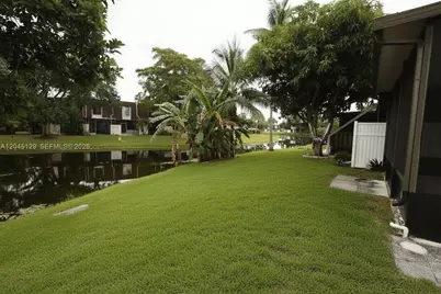 8985 Palm Tree Ln #8985, Pembroke Pines, FL 33024 - Photo 6