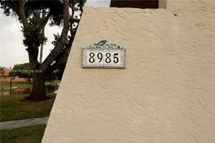 8985 Palm Tree Ln, Pembroke Pines, FL 33024 - Photo 2