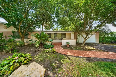 8340 SW 151st St, Palmetto Bay, FL 33158 - Photo 2
