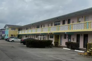 285 NE 191st St, Miami, FL 33179 - Photo 14
